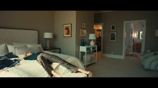 Elizabeth Banks feet photo thumbnail