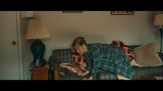 Elizabeth Banks feet photo thumbnail