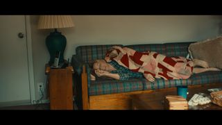 Elizabeth Banks feet photo thumbnail