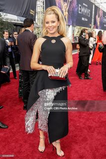 Elizabeth Banks feet photo thumbnail