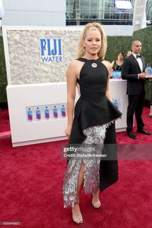 Elizabeth Banks feet photo thumbnail