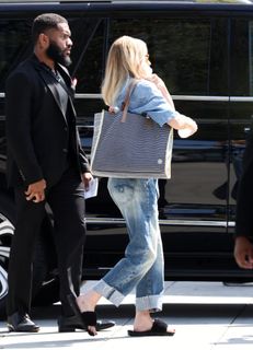 Elizabeth Banks feet photo 1