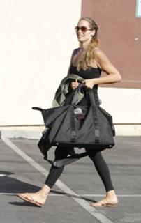 Elizabeth Berkley feet photo thumbnail