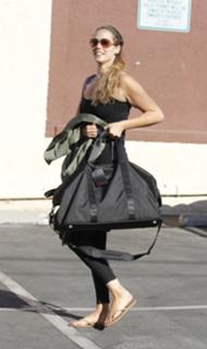 Elizabeth Berkley feet photo thumbnail
