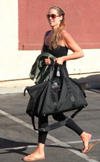 Elizabeth Berkley feet photo thumbnail
