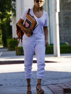 Elizabeth Berkley feet photo thumbnail
