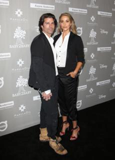Elizabeth Berkley feet photo thumbnail