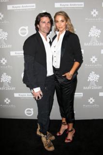 Elizabeth Berkley feet photo thumbnail