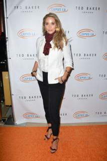 Elizabeth Berkley feet photo thumbnail