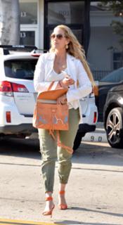 Elizabeth Berkley feet photo thumbnail