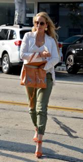 Elizabeth Berkley feet photo thumbnail