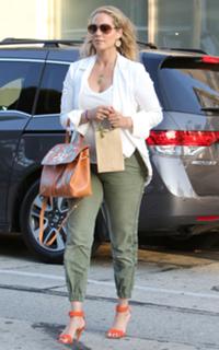 Elizabeth Berkley feet photo thumbnail
