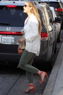 Elizabeth Berkley feet photo thumbnail
