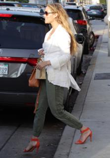 Elizabeth Berkley feet photo thumbnail