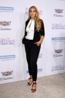 Elizabeth Berkley feet photo thumbnail