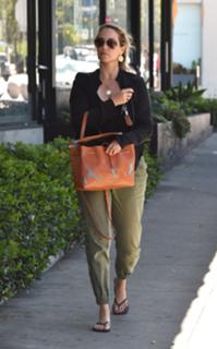 Elizabeth Berkley feet photo thumbnail