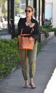 Elizabeth Berkley feet photo thumbnail