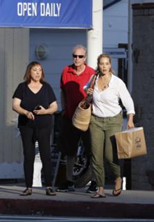 Elizabeth Berkley feet photo thumbnail