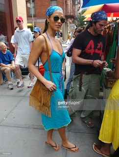 Elizabeth Berkley feet photo thumbnail