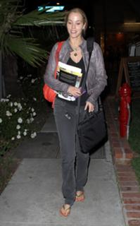 Elizabeth Berkley feet photo thumbnail