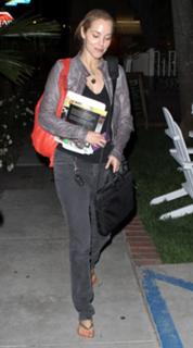 Elizabeth Berkley feet photo thumbnail