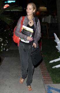 Elizabeth Berkley feet photo thumbnail
