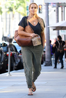Elizabeth Berkley feet photo thumbnail