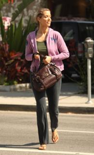 Elizabeth Berkley feet photo thumbnail
