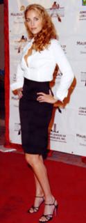 Elizabeth Berkley feet photo thumbnail