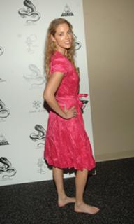 Elizabeth Berkley feet photo thumbnail
