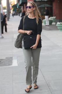 Elizabeth Berkley feet photo thumbnail
