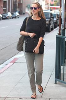 Elizabeth Berkley feet photo thumbnail