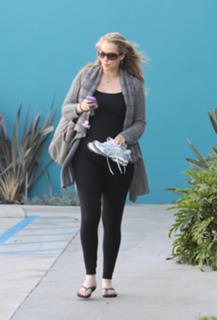 Elizabeth Berkley feet photo thumbnail