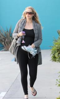 Elizabeth Berkley feet photo thumbnail