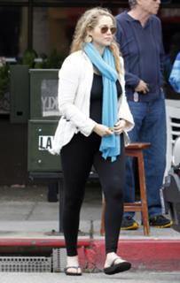 Elizabeth Berkley feet photo thumbnail