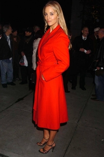 Elizabeth Berkley feet photo thumbnail