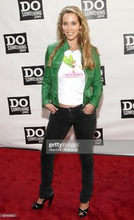 Elizabeth Berkley feet photo thumbnail