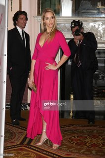 Elizabeth Berkley feet photo thumbnail