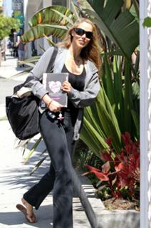 Elizabeth Berkley feet photo thumbnail