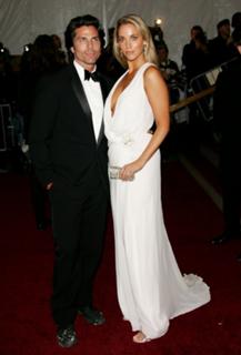 Elizabeth Berkley feet photo thumbnail