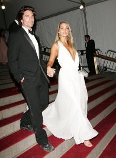 Elizabeth Berkley feet photo thumbnail