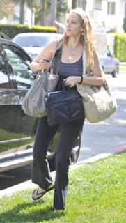 Elizabeth Berkley feet photo thumbnail