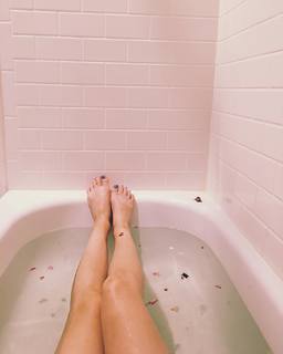 Elizabeth Cappuccino feet photo 1
