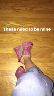 Elizabeth Cappuccino feet photo 1