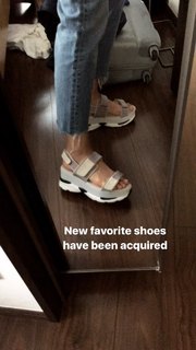 Elizabeth Cappuccino feet photo 16