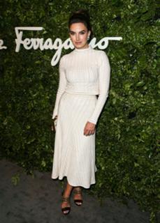 Elizabeth Chambers feet photo 18