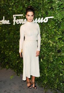 Elizabeth Chambers feet photo 15