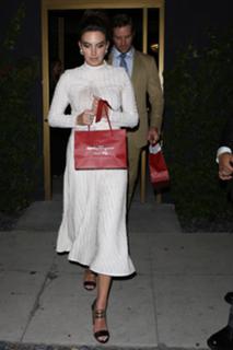Elizabeth Chambers feet photo 14