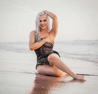 Elizabeth Chihaia feet photo 11