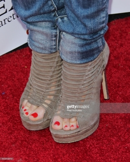 Elizabeth Daily feet photo 2